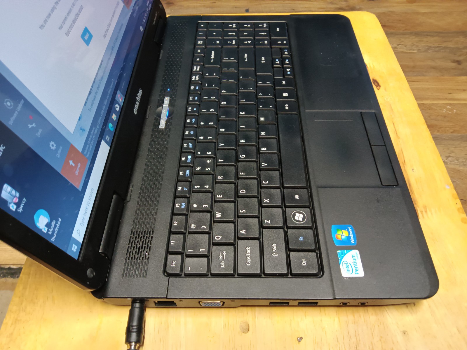 Emachines E527/Core2Duo T6600/2.20ghz/4gb/160gb/Windows 10 Home/Vga/15.6″