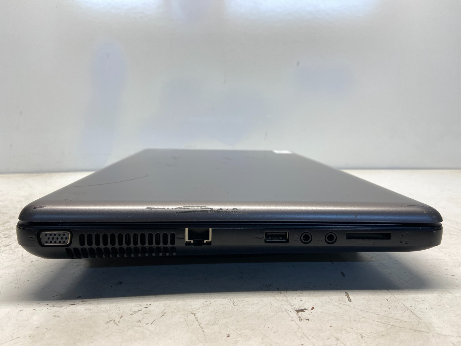 HP 2000Z-300 AMD E-300 1300MHz 3 GB NO HDD