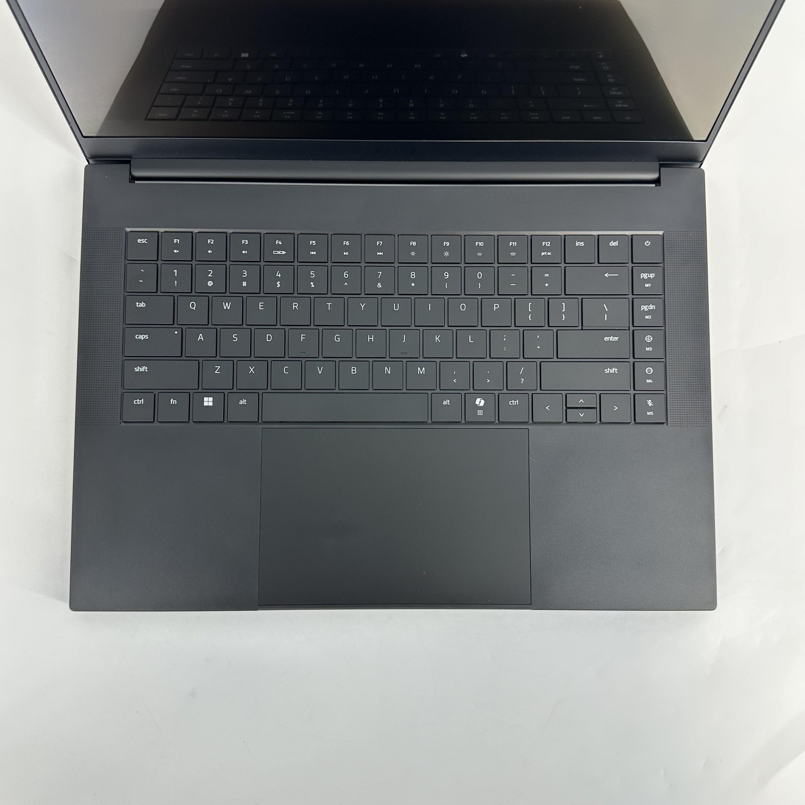 Razer Blade 16 240Hz QHD+ 2025 2.0 GHz Ryzen AI 9 HX 370 32GB 2TB SSD RTX 5090