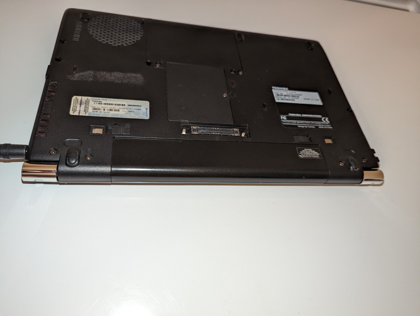 TOSHIBA TECRA R940v3320i5-3320 260GHz 4GB RAM 300HDD WEBCAM BIOS TESTED
