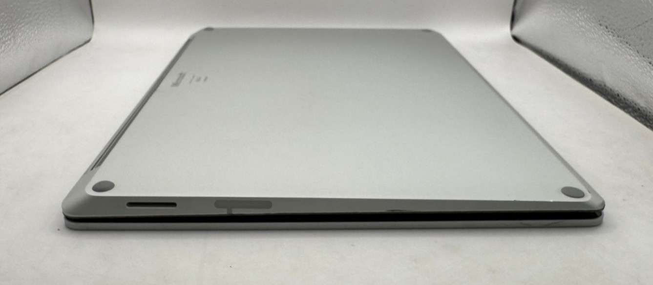 Microsoft Surface Laptop 13-inch (2017) – Core i7-7660U – 16 GB – SSD 512 GB