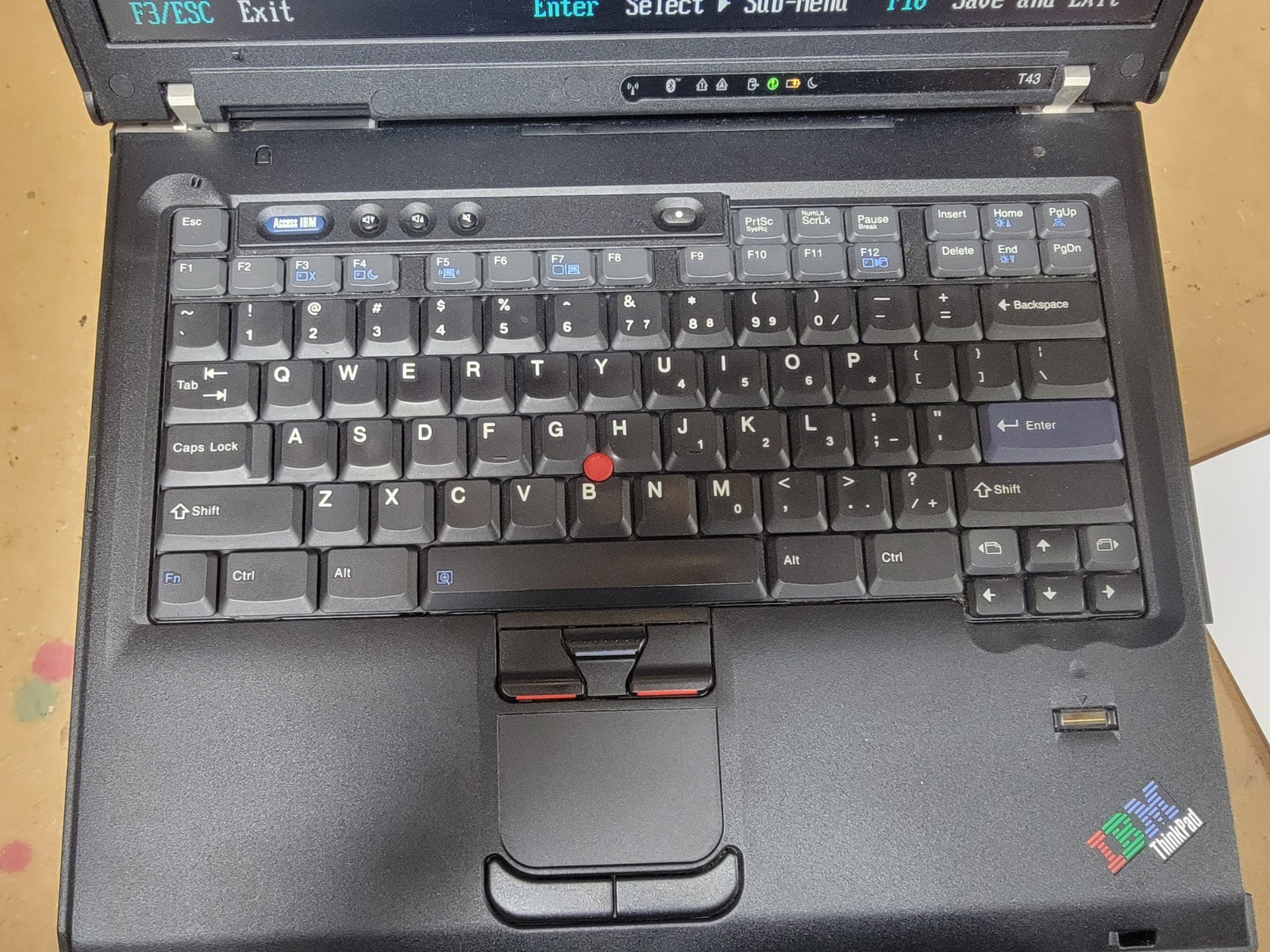 IBM Thinkpad 15″ T43 – Pent M 2.00Ghz – 1GB Ram – NO HDD NO BATTERY – FOR PARTS
