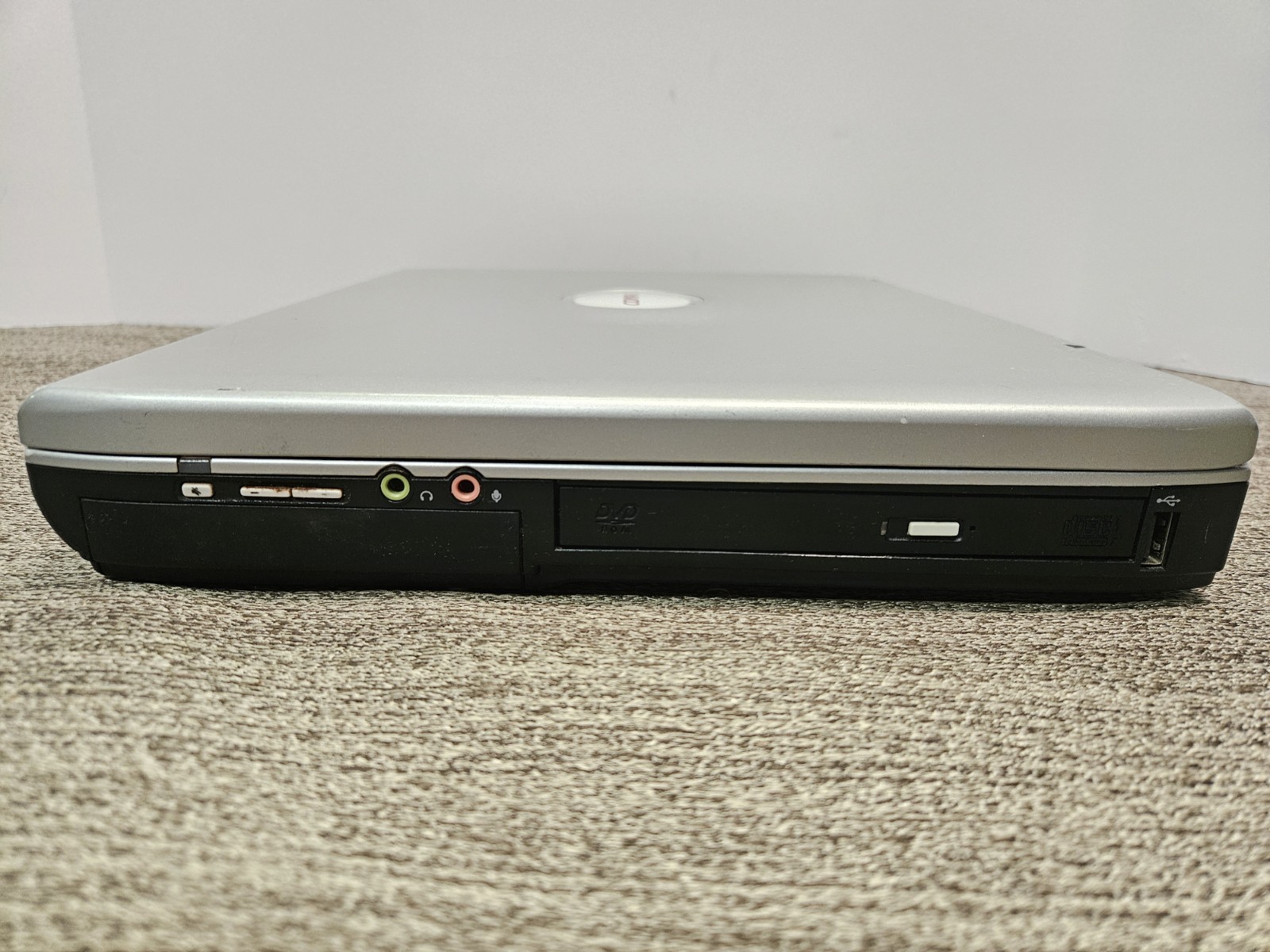 Vintage HP Compaq Presario 2500 Pentium 4 512MB RAM 3.3GB HDD FOR PARTS ONLY