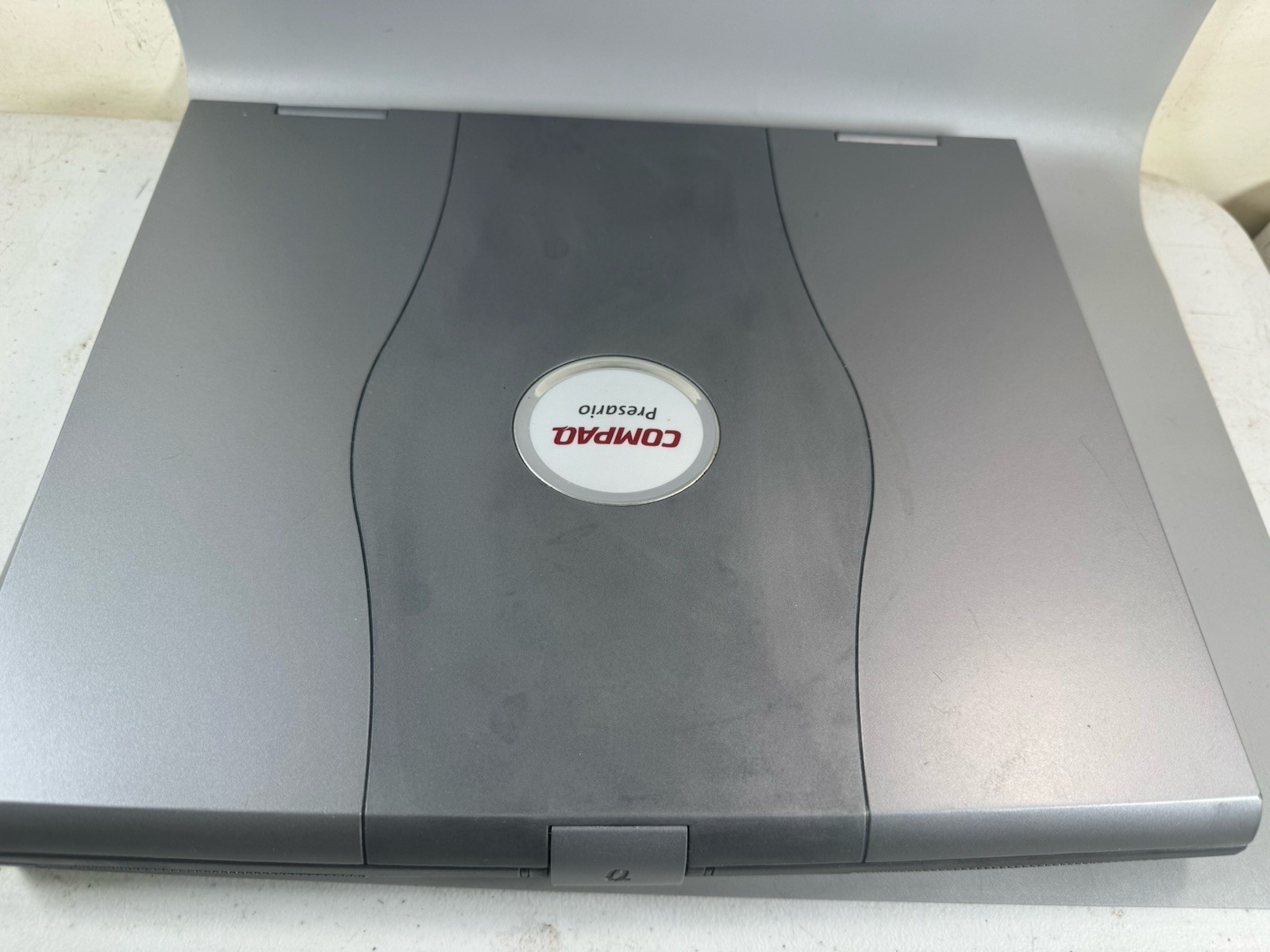 Compaq Presario 1700 Laptop Boots Windows 98 w/ Bag PSU HP CD-RW Dock