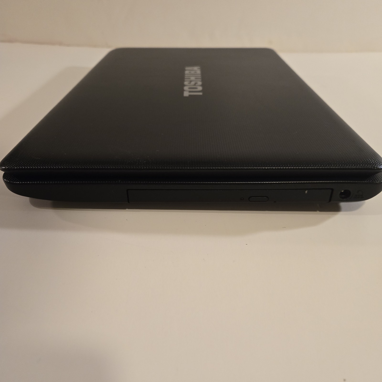 Toshiba Satellite C655D 15″ Laptop AMD C60 NO HDD/Battery/RAM/Power Cable WYSIWG