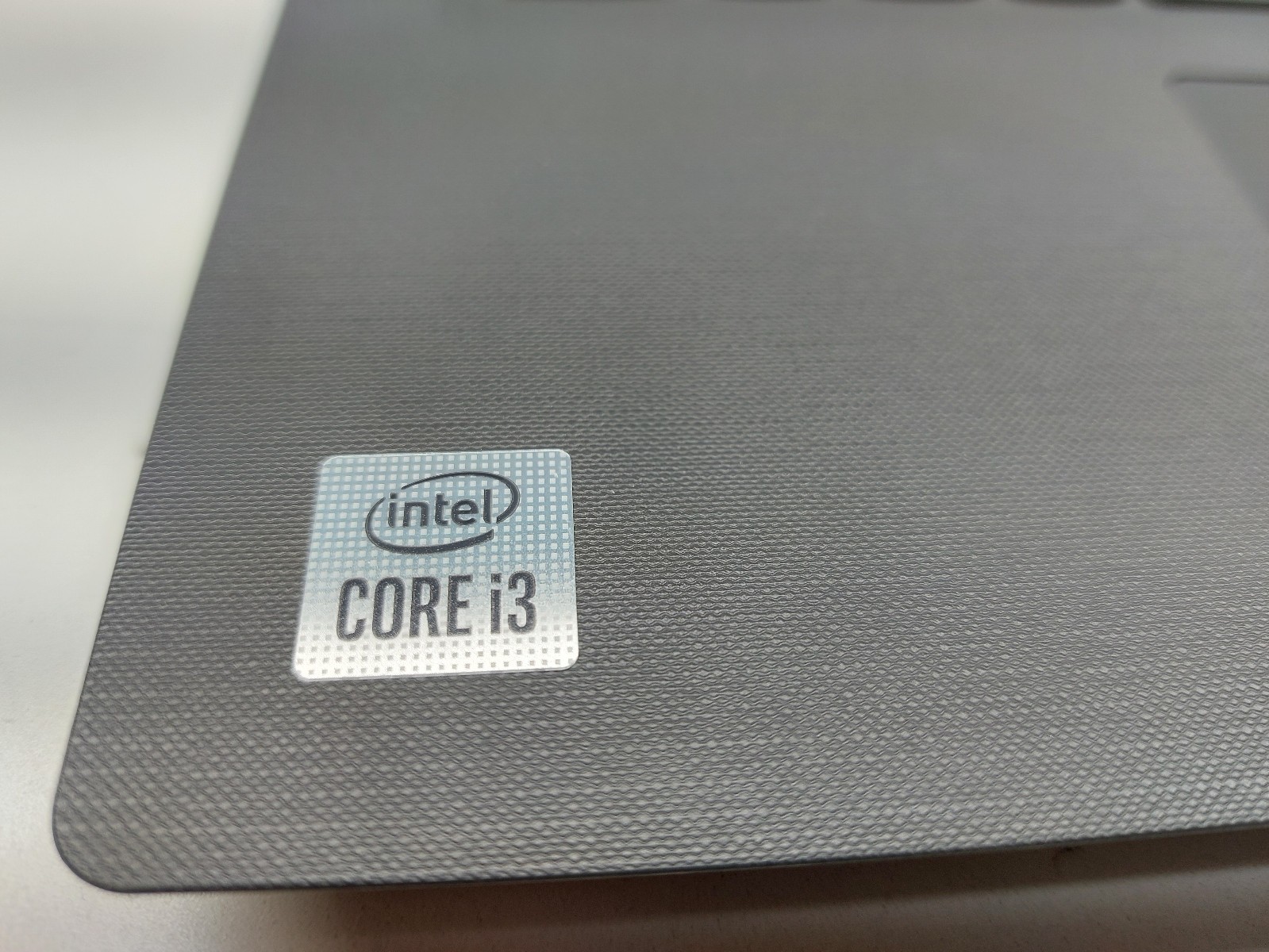 Lenovo V14-IIL 82C4 Intel Core i3 1.2 GHz 8GB RAM 256 GB NVME SSD Win 10 Pro