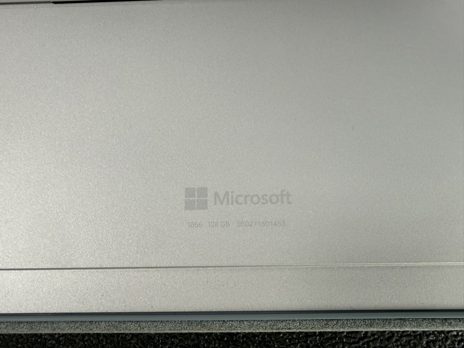 Microsoft Surface Pro 7 12.3″ i5-1035G4 8GB RAM 128GB SSD Windows 11 Pro w/ AC