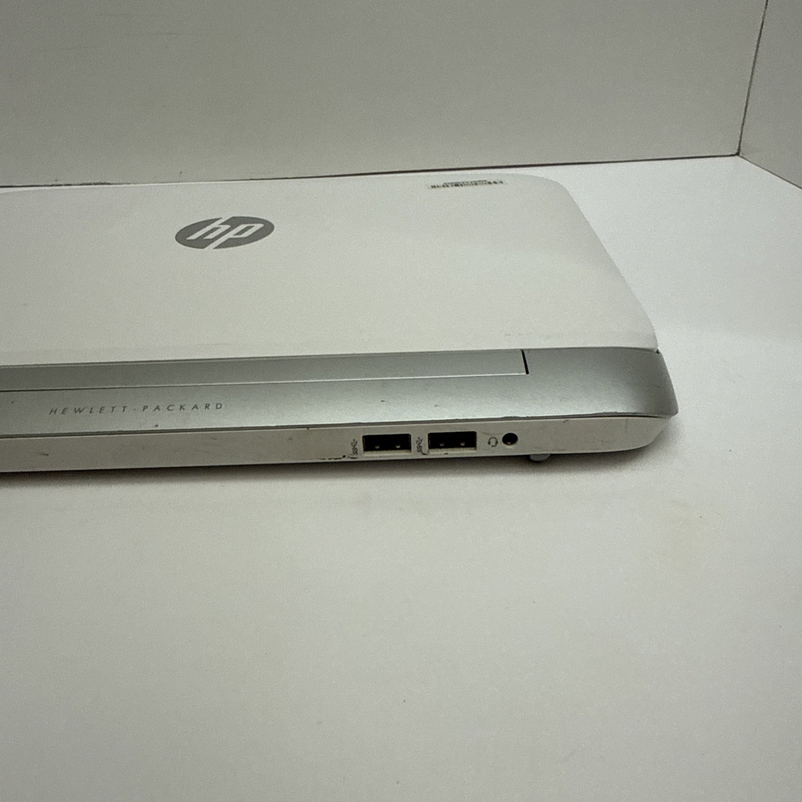 HP Split Tablet Laptop Intel Core i3 NO HDD – As Is – Parts Or Repair – No Power