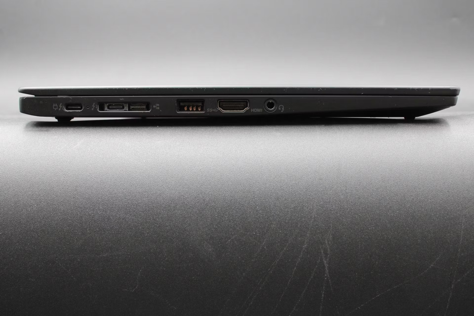 Lenovo ThinkPad X1 Carbon Gen 8 Used 13.9″ (i7-10610U-16GB-512GB NVMe)