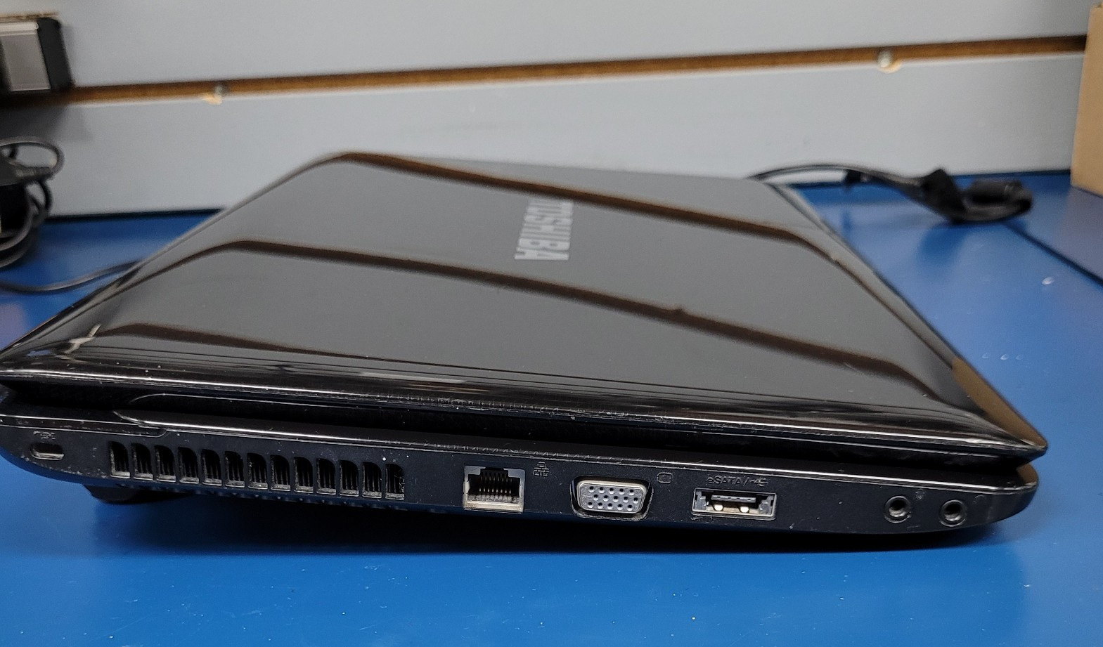 Toshiba Satellite L665-s5096 Intel Pentium P6100 @2.0 GHz 3GB RAM NO HDD