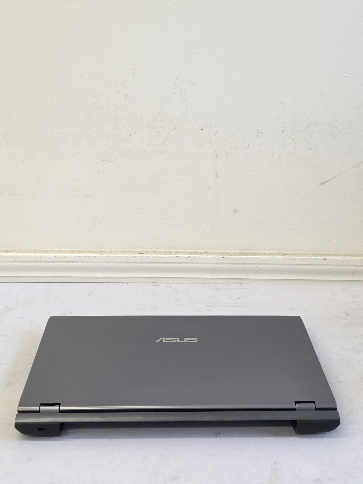 ASUS U56E Laptop – Intel i5-2430m – 12GB RAM – 160GB HDD NO BATT Win 10 – READ