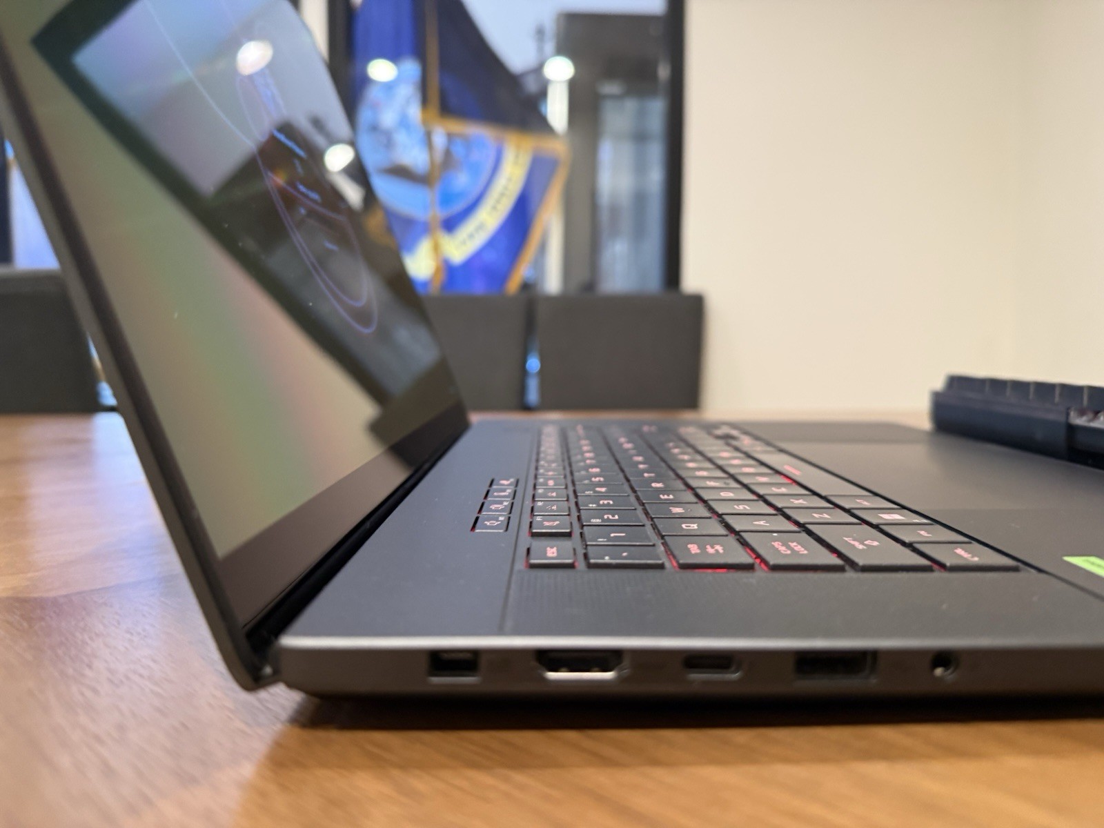 ASUS ROG Zephyrus G16 RTX 4090 BUNDLE Includes ASUS ROG mechanical keyboard