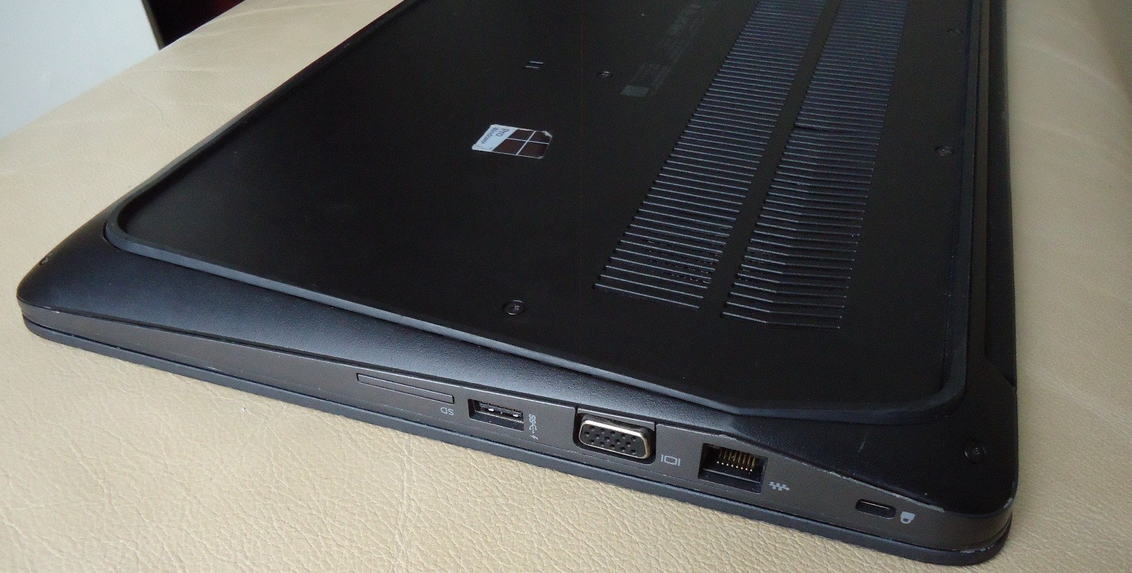 HP ZBook 15 G3 i7-6700HQ 2.70GHz 8GB 128GB NVMe 15.6″ FHD Quadro M2000M