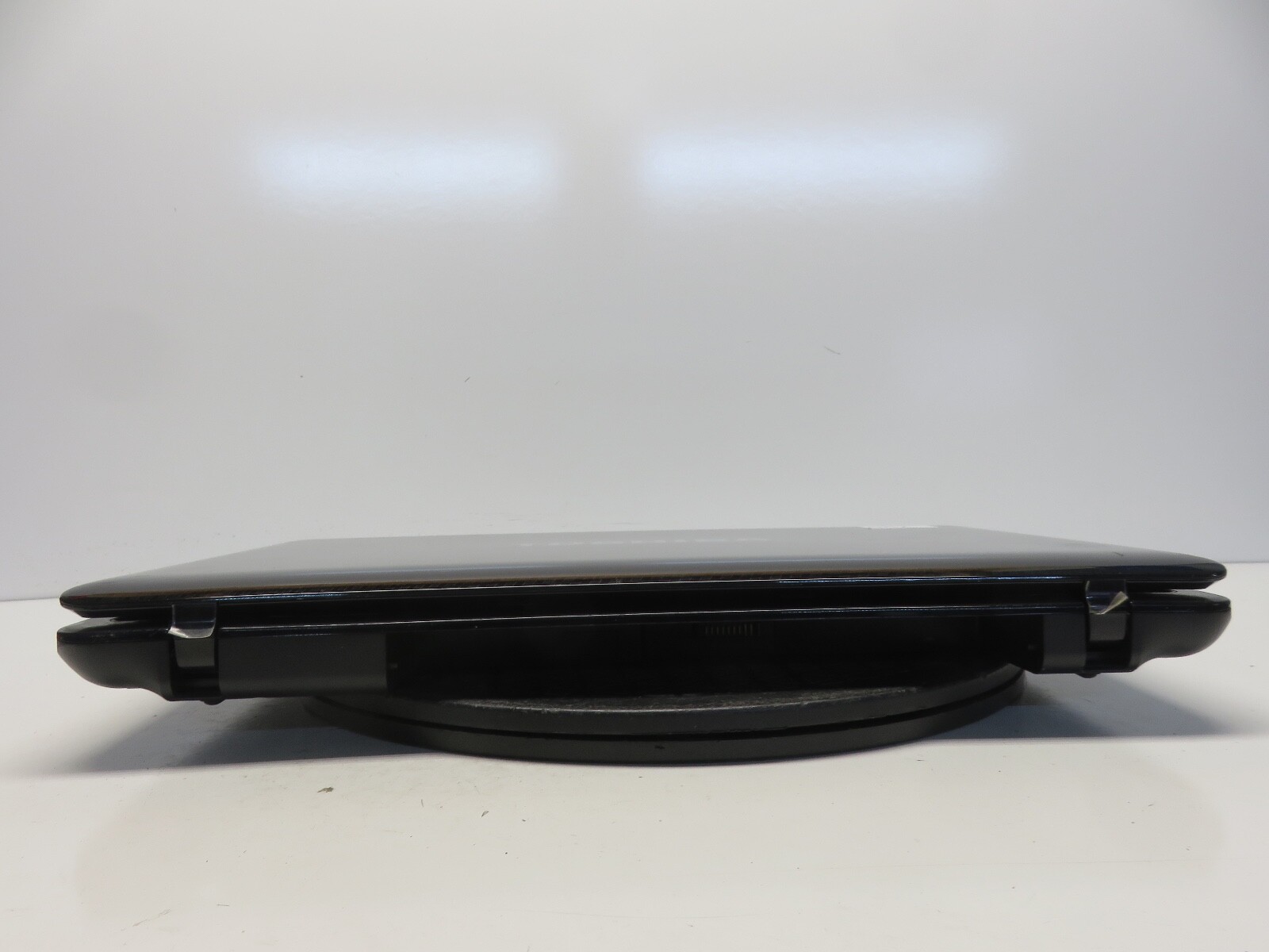 Toshiba Satellite L655 Intel Pentium P6100 2GHz 3 GB NO HDD No Batt
