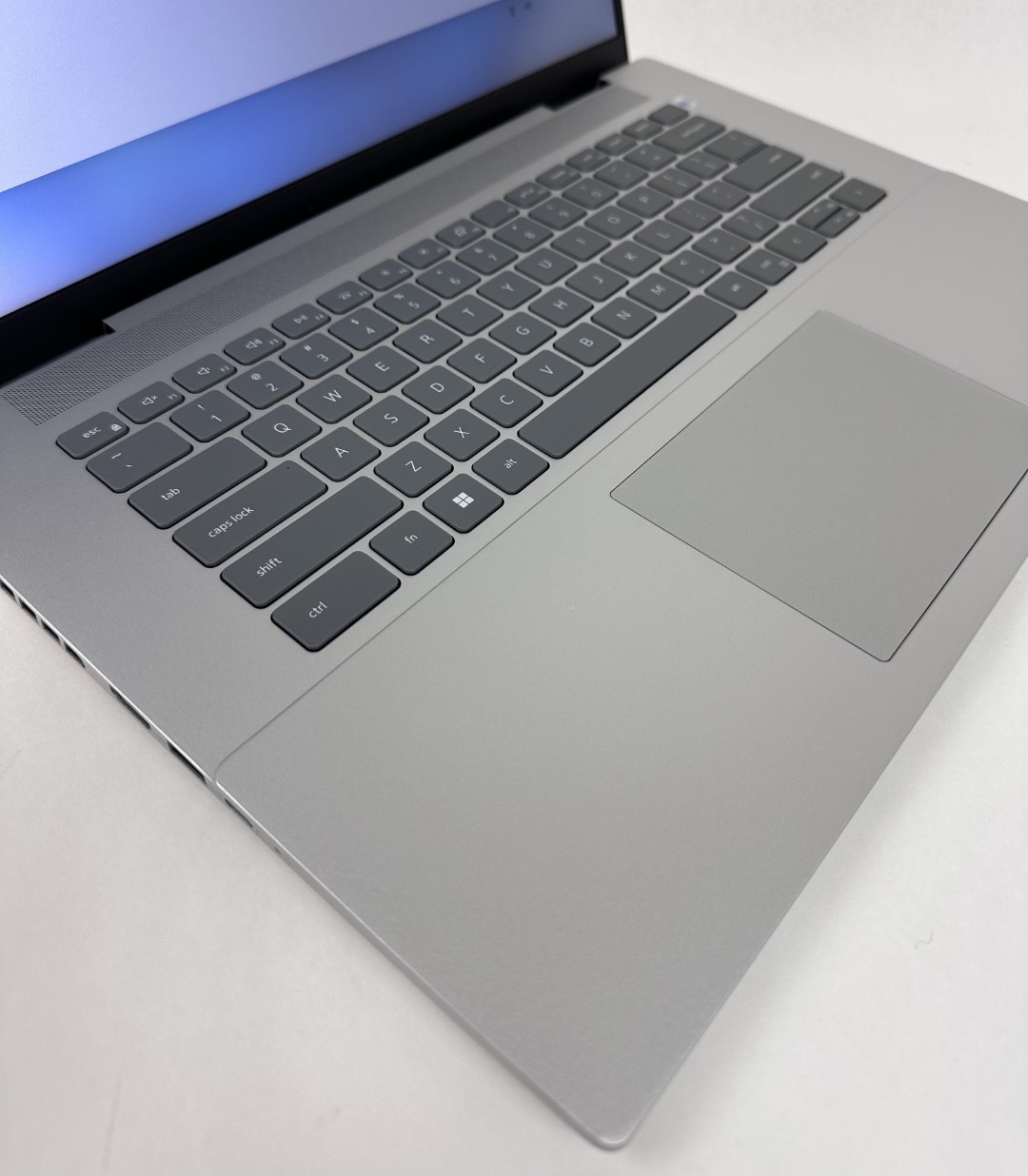 Dell Inspiron 16 Plus 7630 16″ 2560×1600 i7-13700H 32GB 1TB SSD W11H U