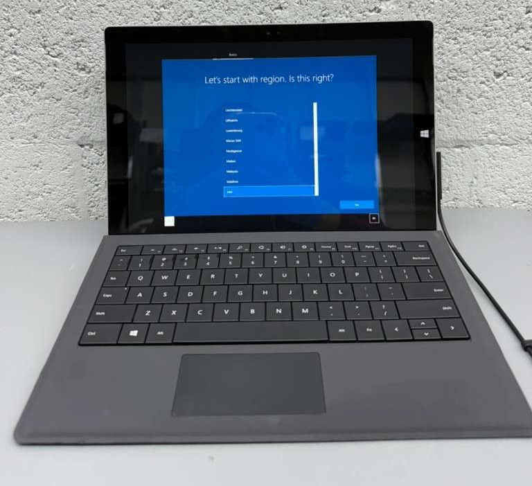 Microsoft Surface Pro 3 12″ i5-4300U 4GB RAM 128GB SSD – TOUCHSCREEN ISSUES
