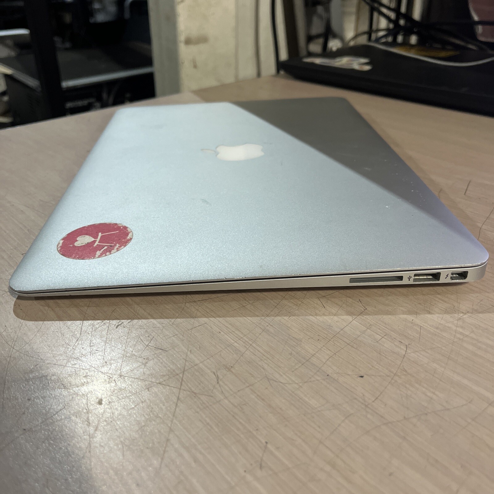 APPLE MACBOOK AIR 13″ MID-2013 CORE I5-4250U 1.3GHZ 4GB RAM NO HD