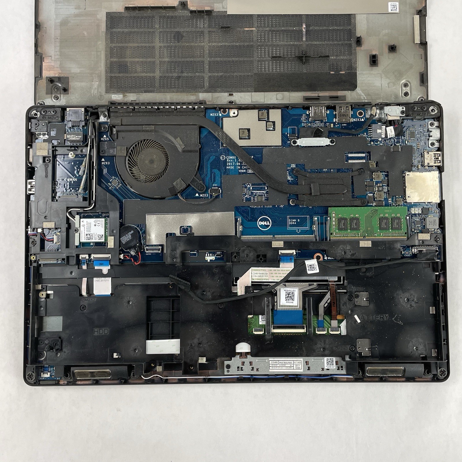 Dell Latitude 5580 15.6″ i5-7300U 2.6 GHz 8 GB RAM No SSD/OS/AC – No Hinge Cover