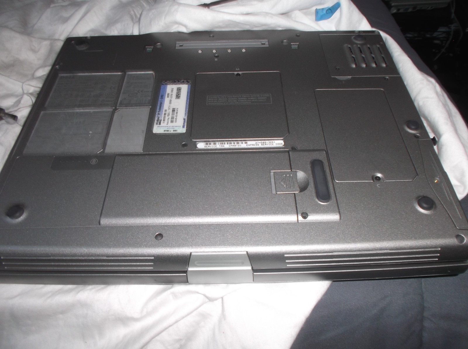 Dell Latitude D800 15.4″ Laptop / Windows XP. 1600MHz / 1 GB Ram 40GB HD