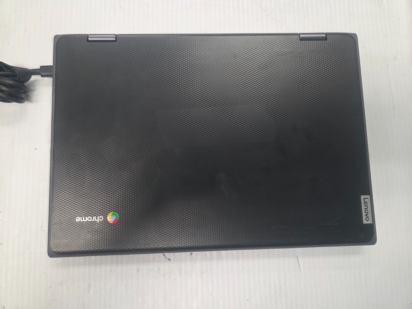 Lenovo 300e Chromebook 2nd Gen (Decent Condition) (AMD Radeon R4) (W/O Charger)