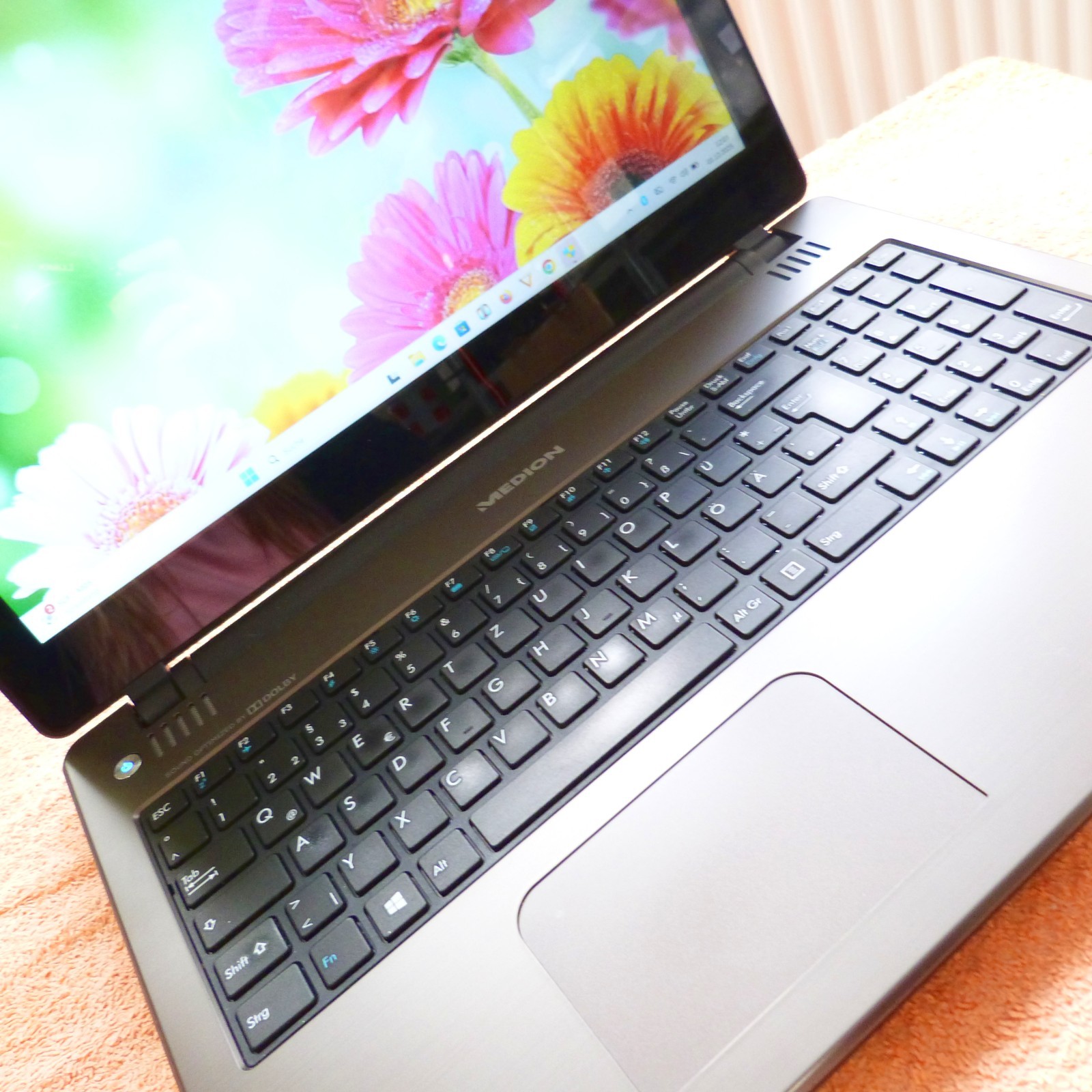 Medion E6240T 15″ TOUCH Widescreen l Windows 11 SSD I DOLBY SOUND I HDMI