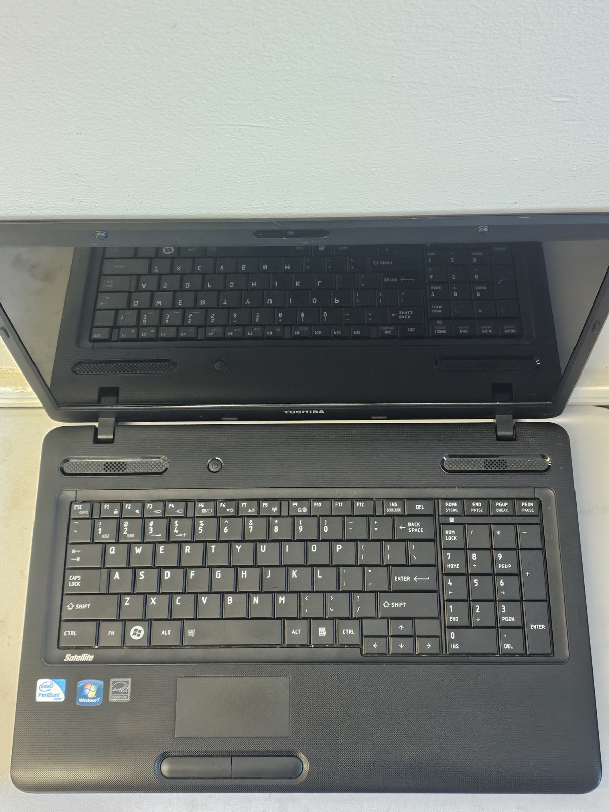 Toshiba Satellite C675-S7200 Laptop – Intel Pentium B940 – 4GB RAM – Read Desc.