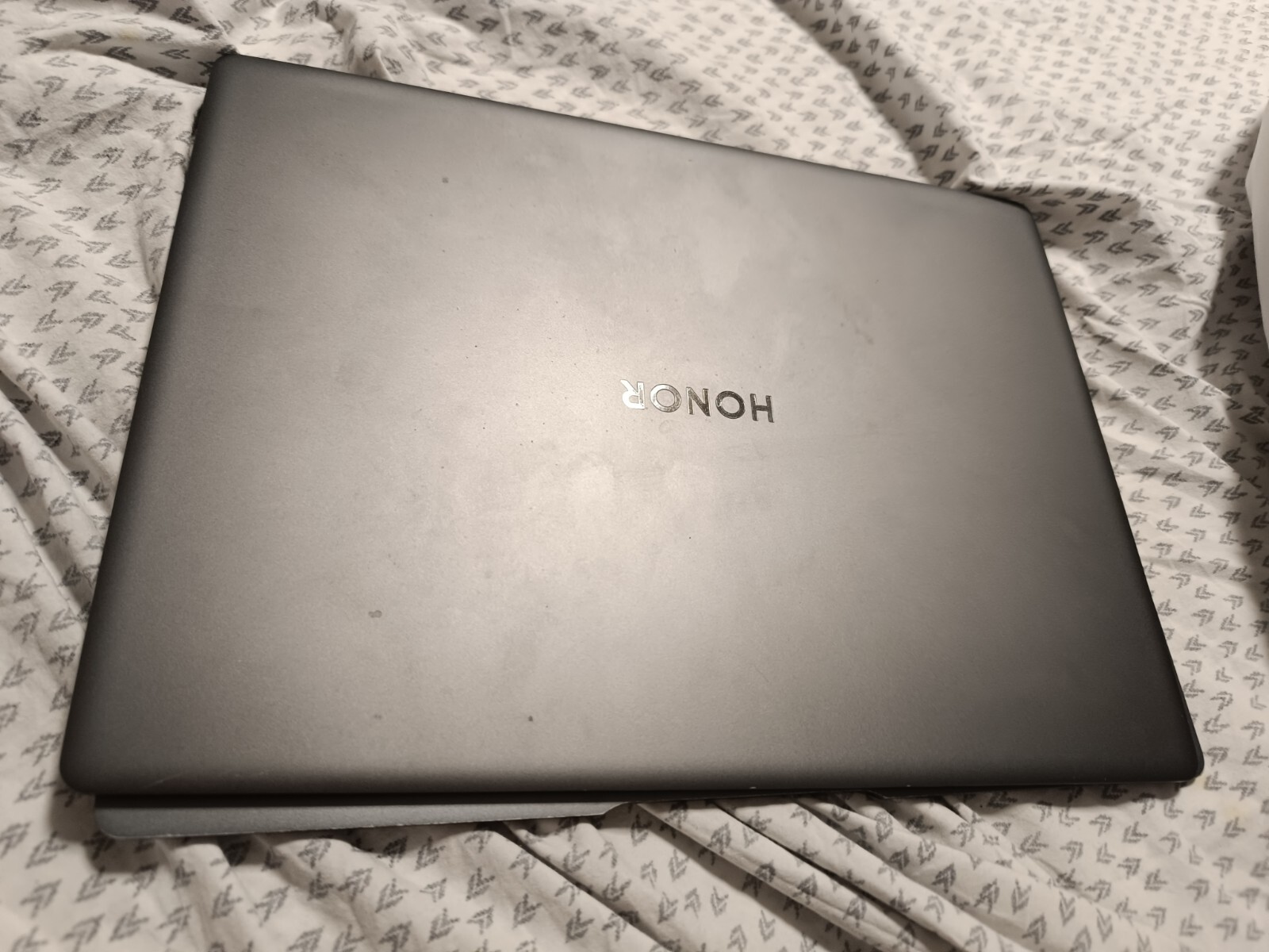 Broken Laptop Honor MagicBook View 14 2021 for parts (hinges and screen broken)