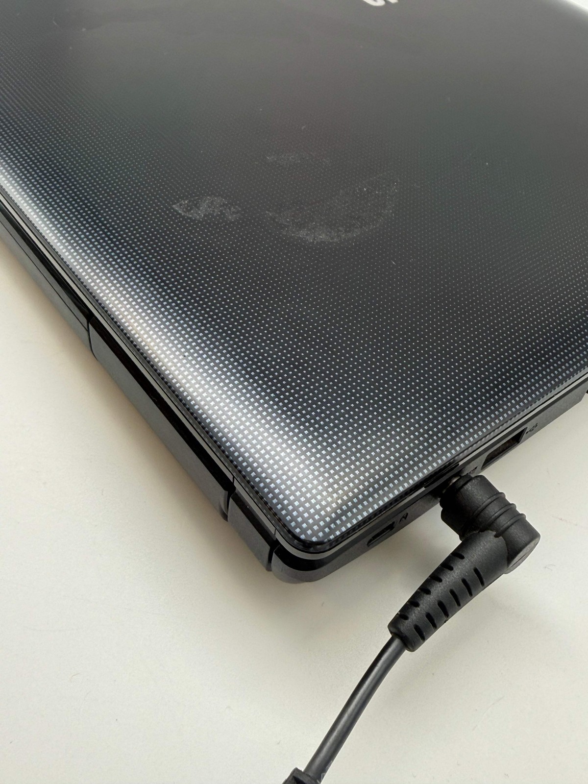 ASUS Laptop AMD E1-1200 1.40 GHz 4 GB RAM 320 GB HDD Bad Battery