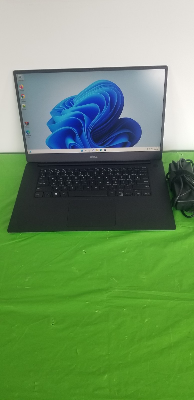 Dell Precision 5520 15.6″ Intel Xeon 2.80 E3-1505M V5-32GB RAM 512GB SSD WIN11