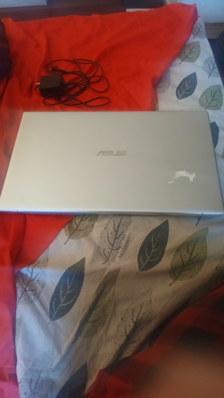 Asus Vivobook 17, AMD Ryzen 3 3250U with radeon graphics, 8gb RAM, 238gb storage