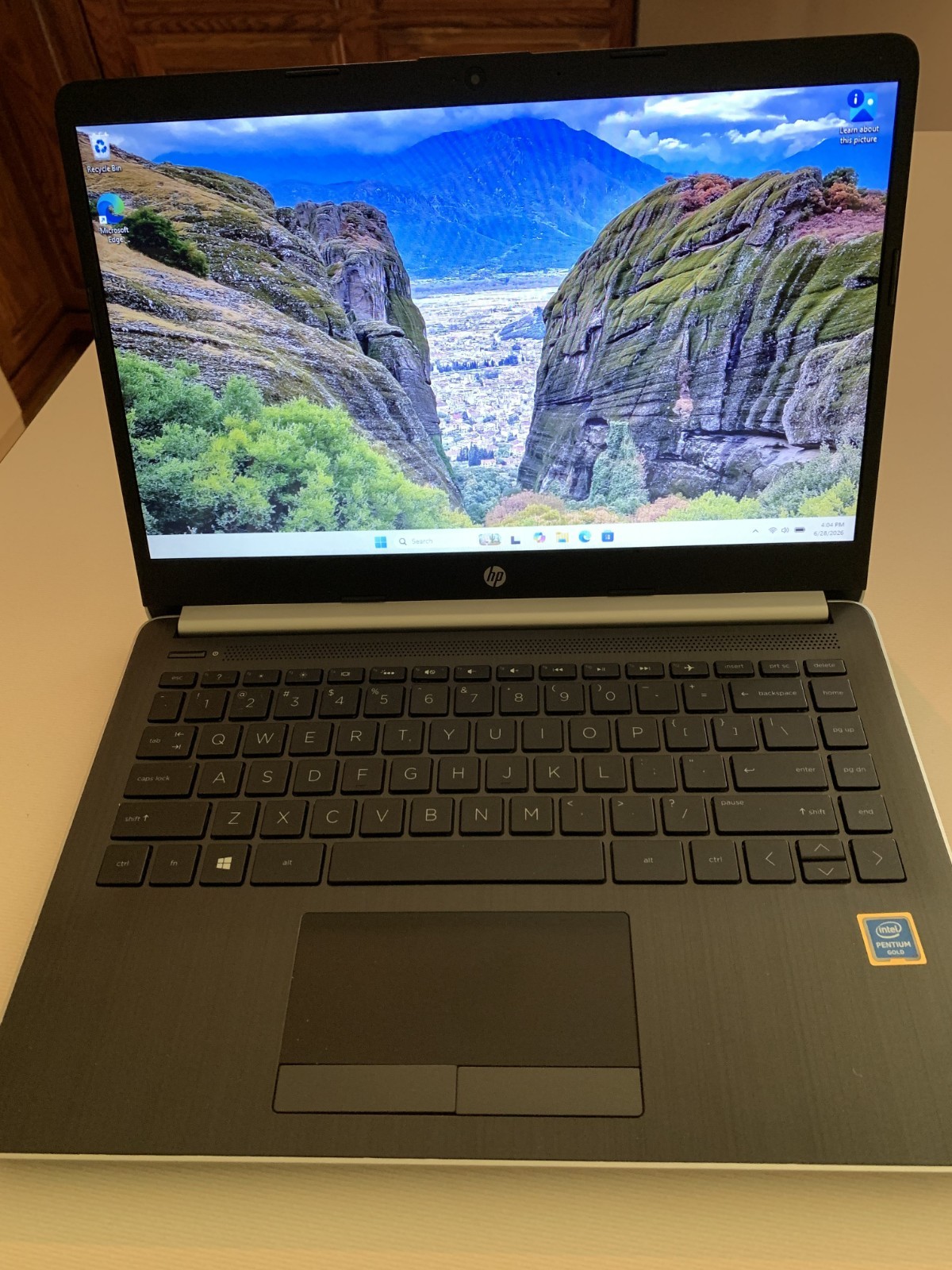 HP 14-cf1010dx Touch-Screen LAPTOP Pentium Gold 4GB RAM WIN 11 Pro 64GB SSD