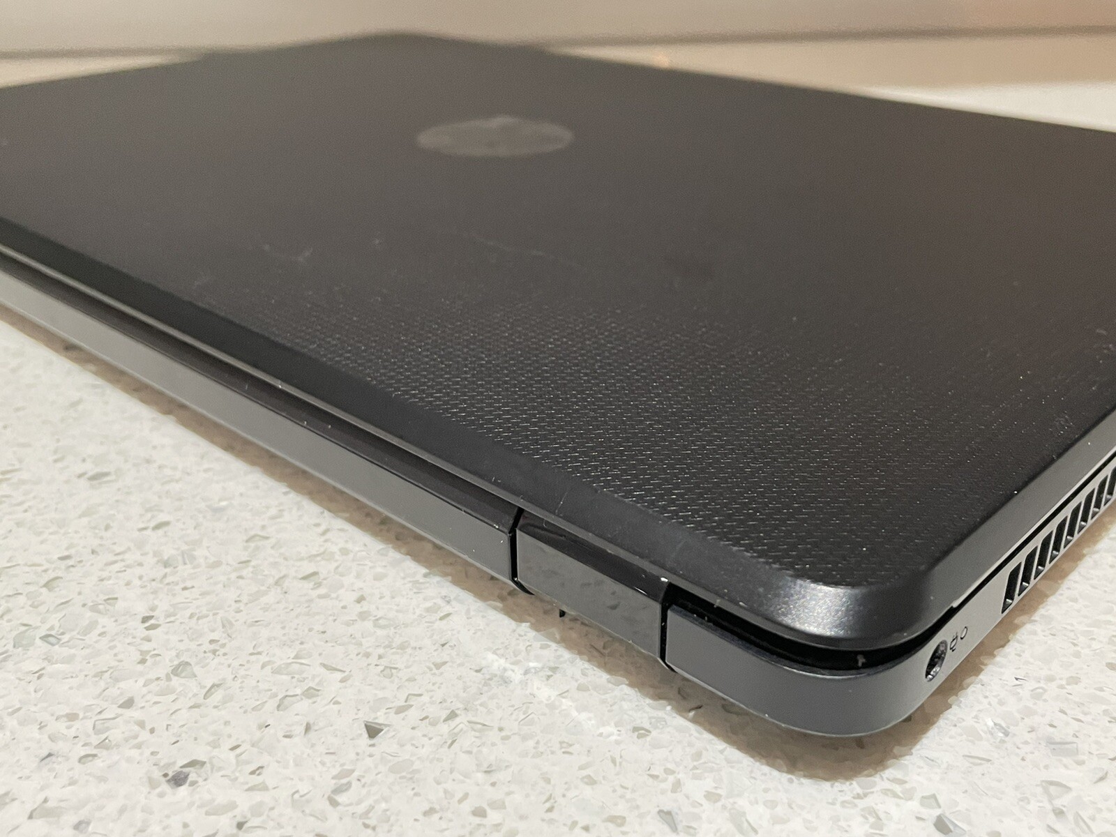 HP Notebook AMD 7th Generation A6-9220 2.50GHz 8GB 1TB HDD 15.6″ 15-bw027au W10