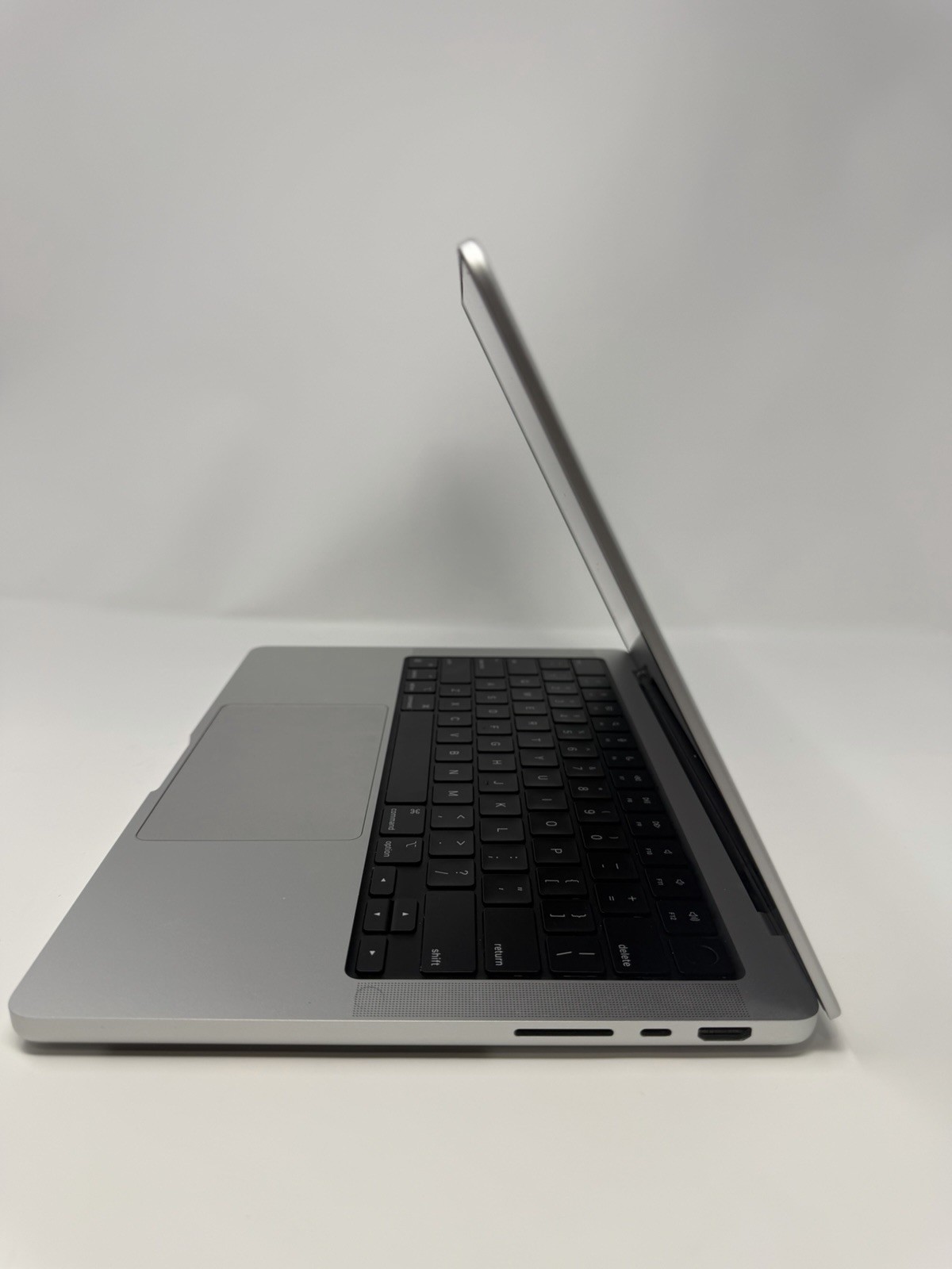 Apple MacBook Pro (14-inch) [M4] (2024) M4 16GB RAM 512GB SSD – Parts – BAD LCD