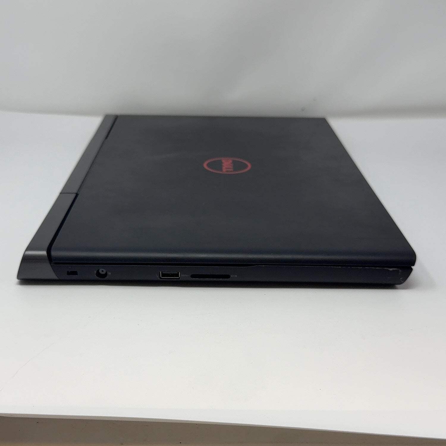 Dell Inspiron P65F001 15.6″ i5-7300HQ 2.5GHz 8GB RAM 1TB SSD GeForce GTX 1050