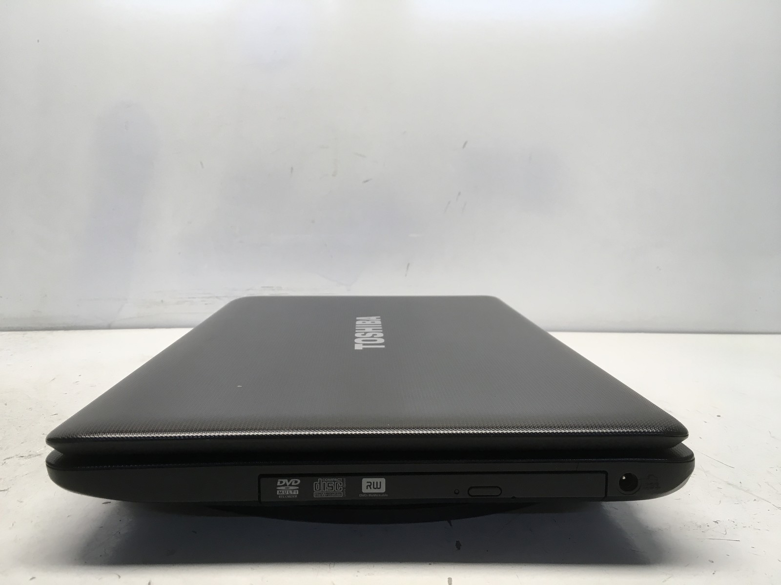 Toshiba Satellite C655D-S5063 AMD V120 2.2GHz 4 GB NO HDD No Batt