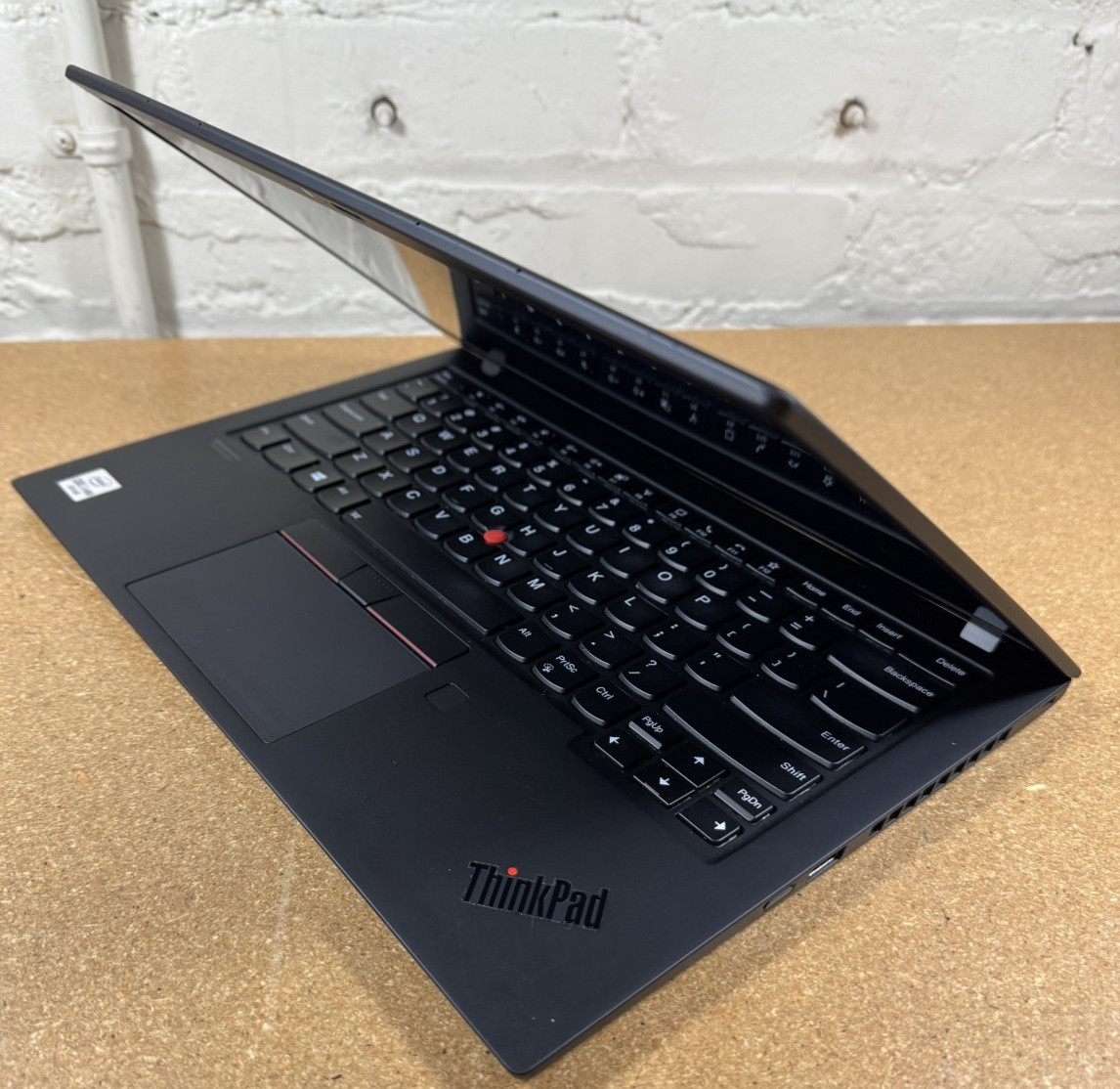 Lenovo X1 Carbon Gen 8 i7-10610U 16GB 512GB SSD Win 11 Pro White Spot