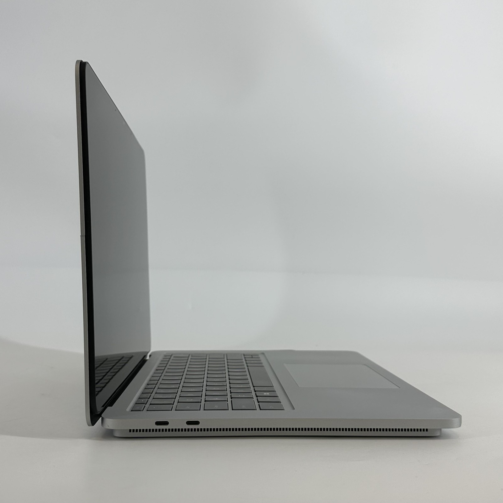 Microsoft Surface Laptop Studio 14 2K i7-11370H 3.3GHz 16GB 512GB RTX 3050 Ti