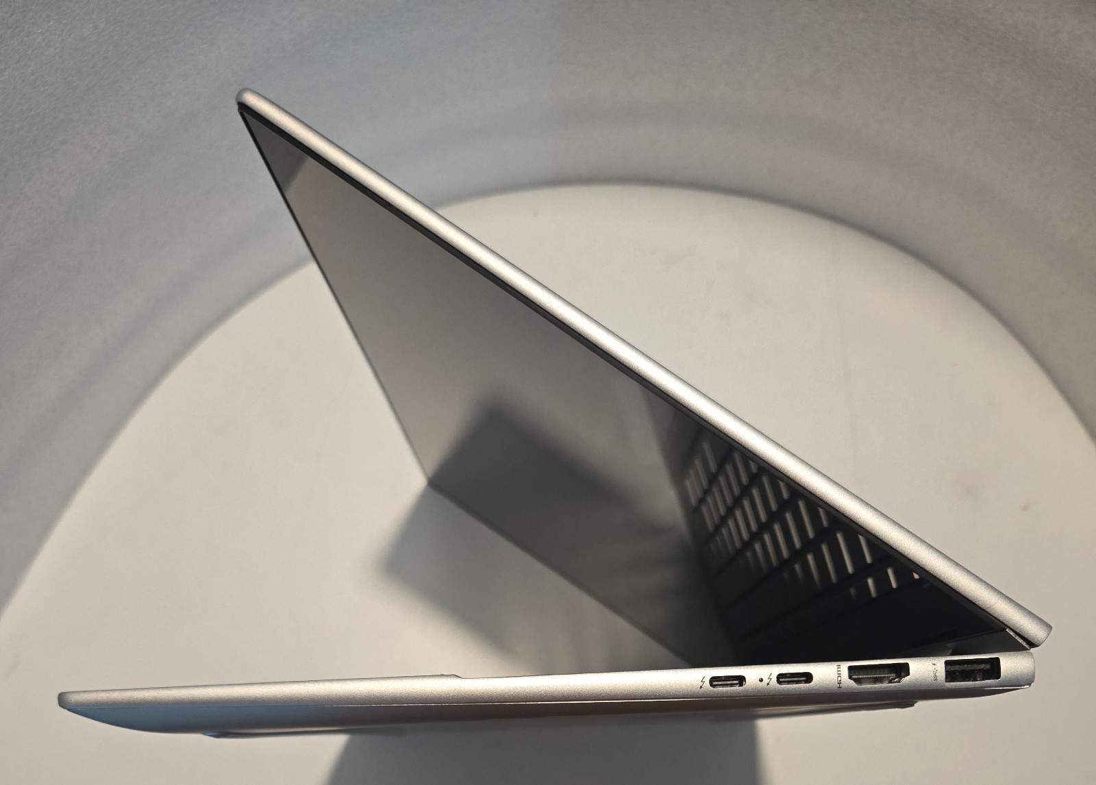 HP Envy x360 15-EW0013DX 15.6″ i5-1235u 1.3GHz 8GB RAM 256GB SSD