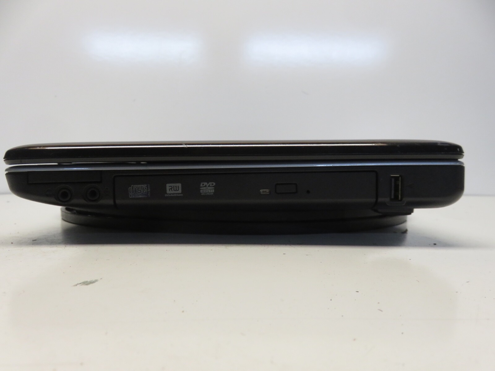 Dell Inspiron 1440 Intel Core 2 Duo T6600 2.2GHz 1 GB 500 GB WIN XP No Batt