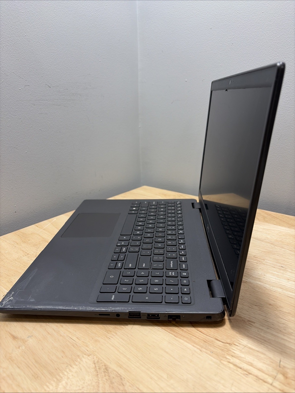Dell Latitude 3510 15″ Core i5-10210u 1.60GHz 8GB 256GB SSD WCam Win 11 Pro