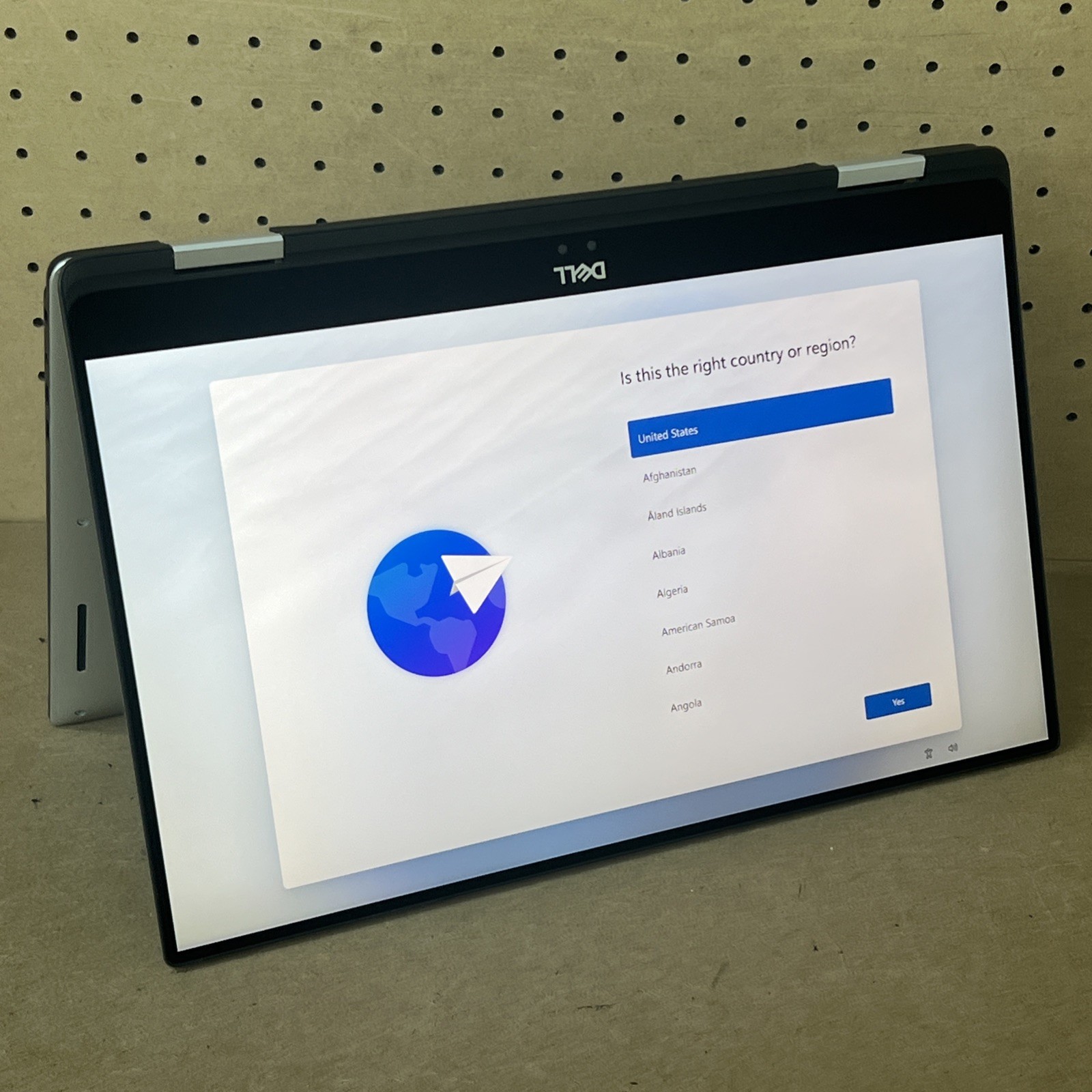 Dell XPS 15 9575 2-in-1 4k i7-8705G 3.1GHz 16GB RAM 256GB SSD – Good *Read Desc*