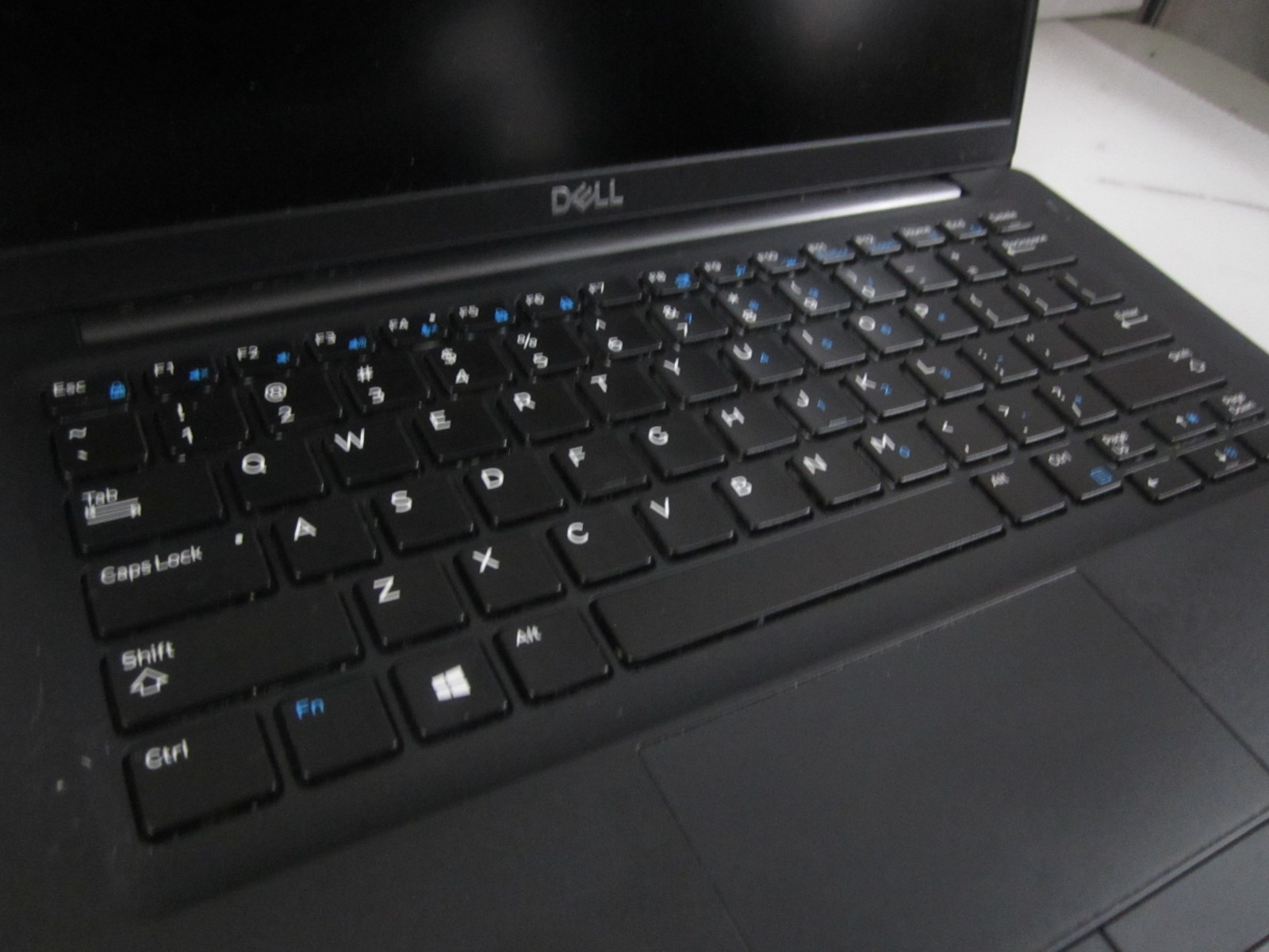 Dell Latitude 7390 i5-8350U 1.70Ghz 16GB 240M2SSD Laptop NO OS w/AC READ