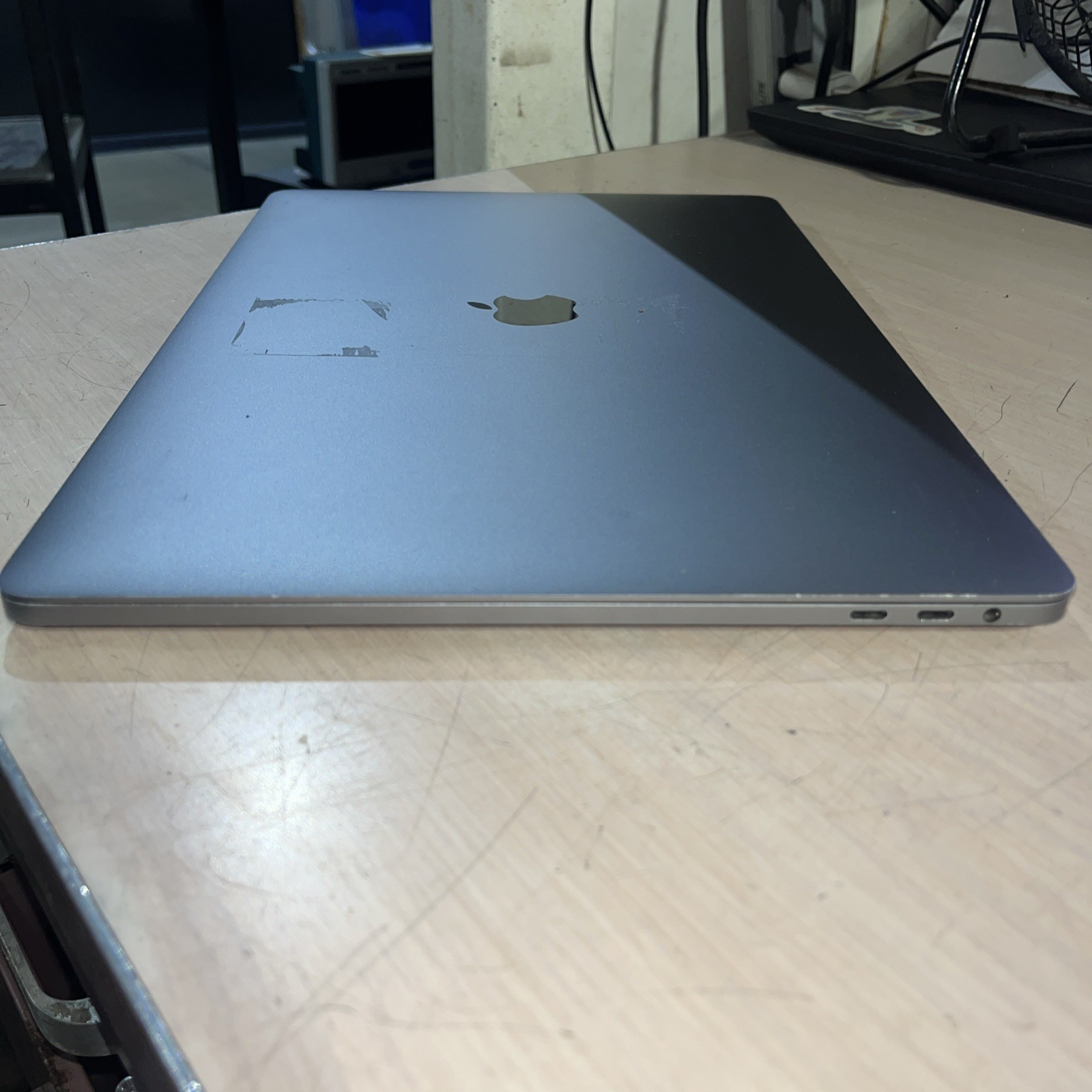 APPLE MACBOOK PRO 16″ 2019 CORE I7-9750H 2.6GHZ 16GB RAM 256SSD