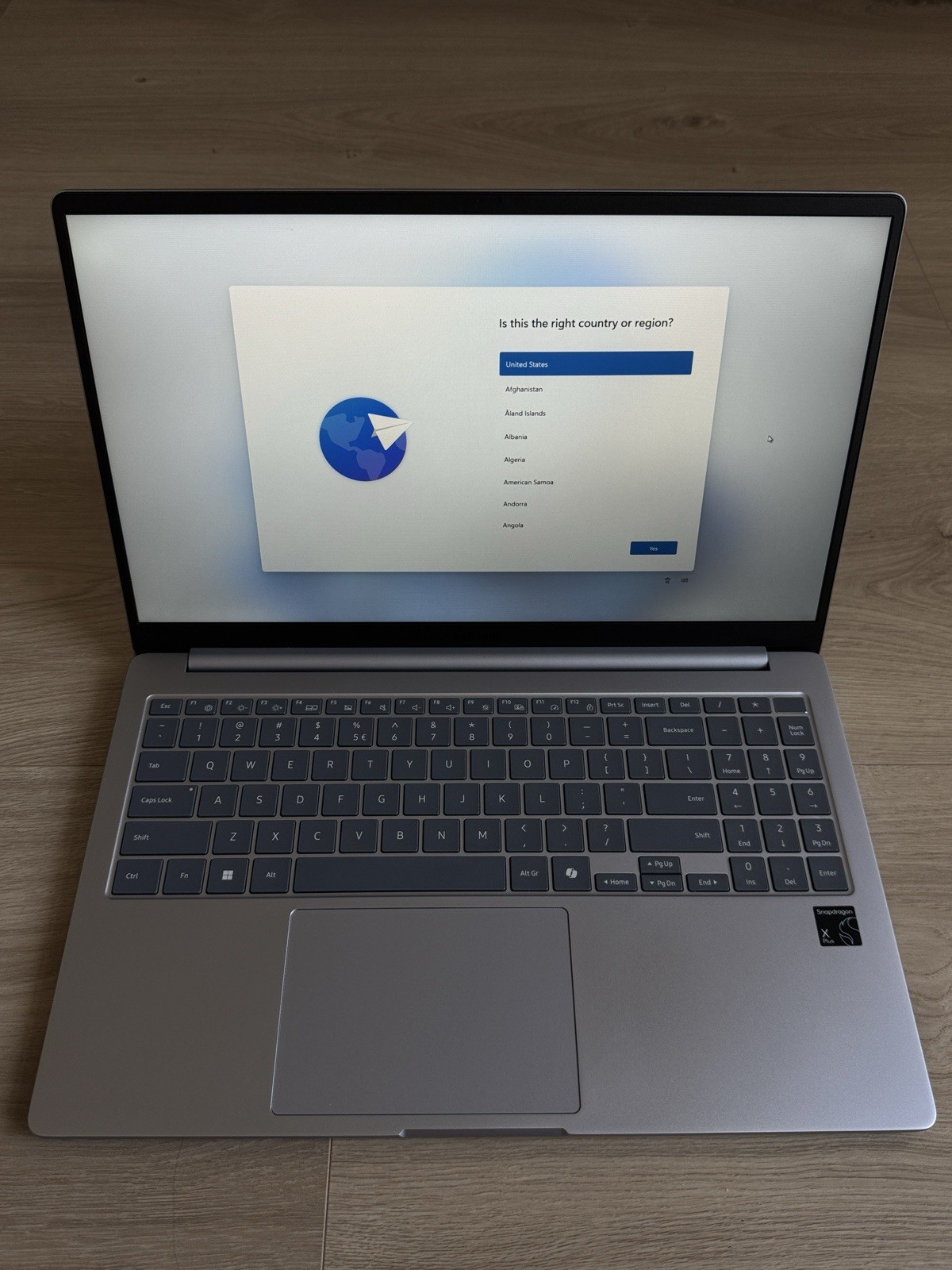 Samsung Galaxy Book4 Edge 15.6″ FHD (Snapdragon X Plus, 16GB/256GB SSD) Laptop