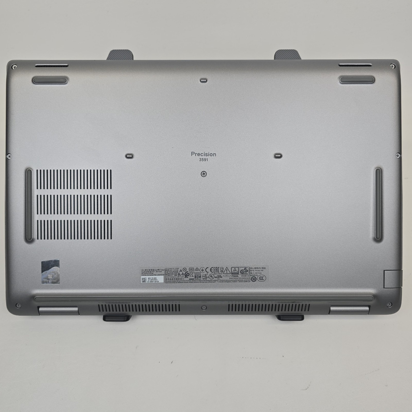 Dell Precision 3591 FHD Ultra 5 135H 32GB 512 RTX 500 Ada 4GB NO OS/AC