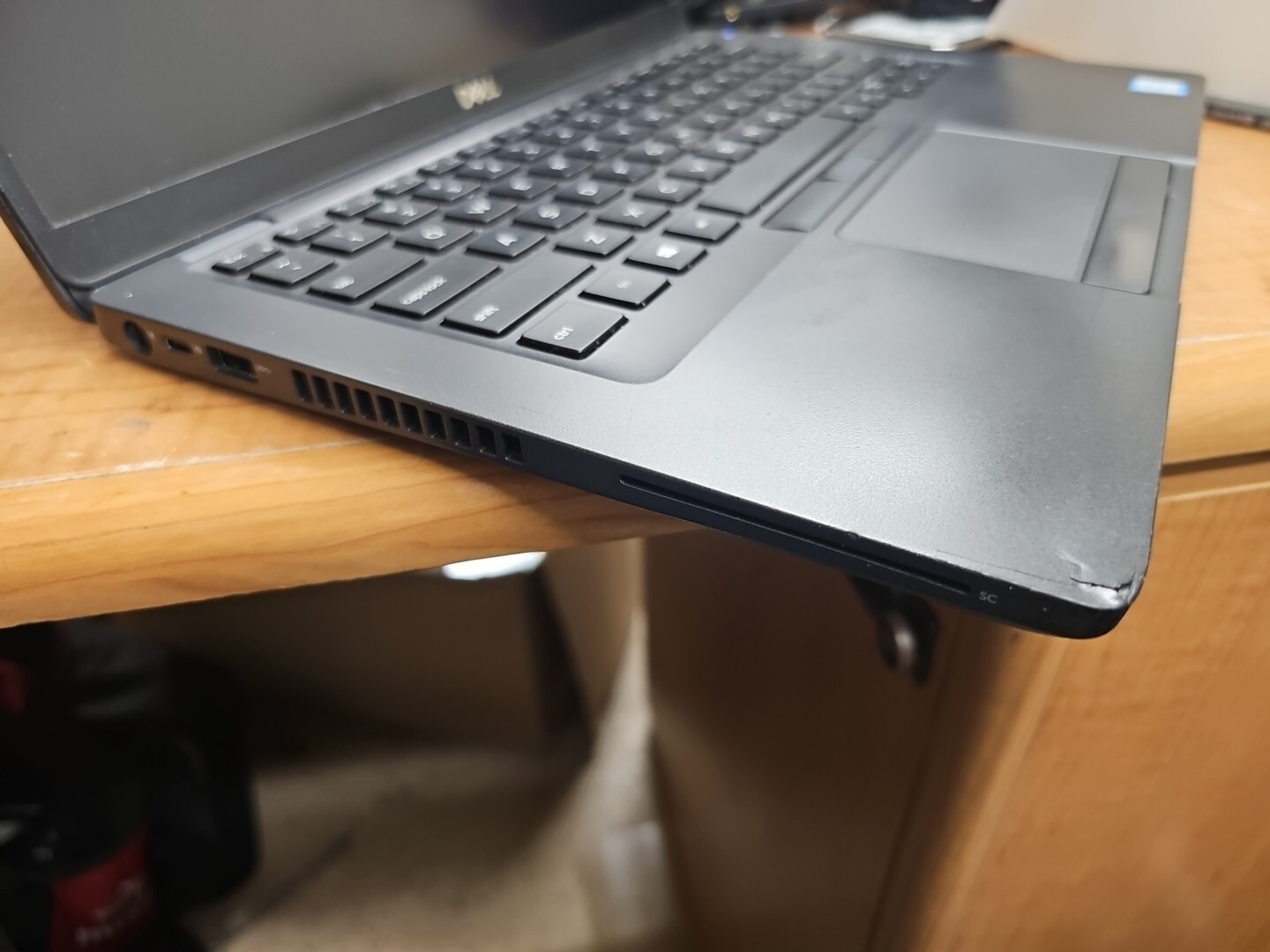 Dell Latitude 5400 Intel Core i5-8365U 16GB RAM 256GB SSD Batt Exc Dinged Corner