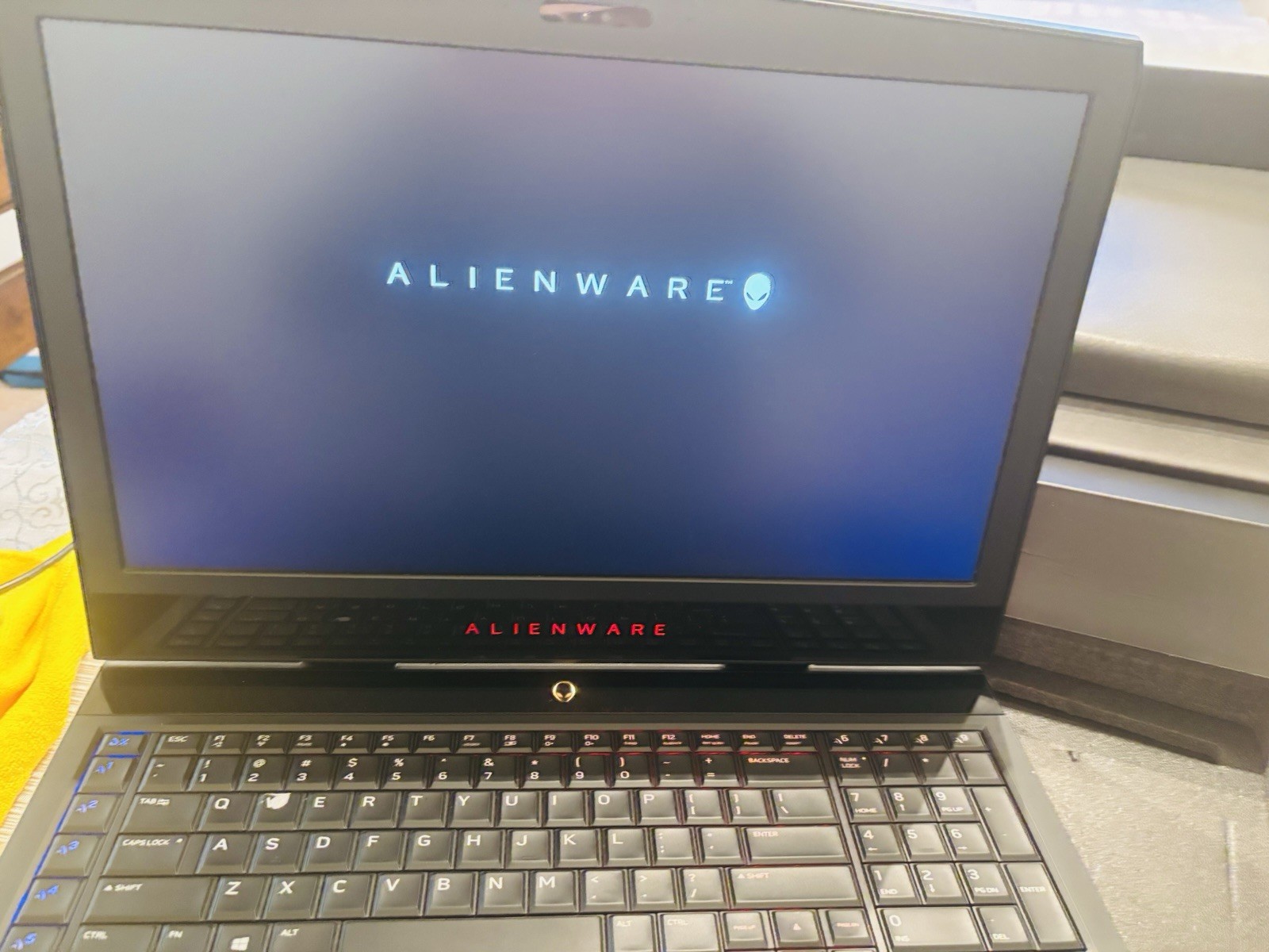 Alienware P31E 17.3″ Laptop 2.20ghz 16gb 1TB HDD + 256gb SSD Win 10!