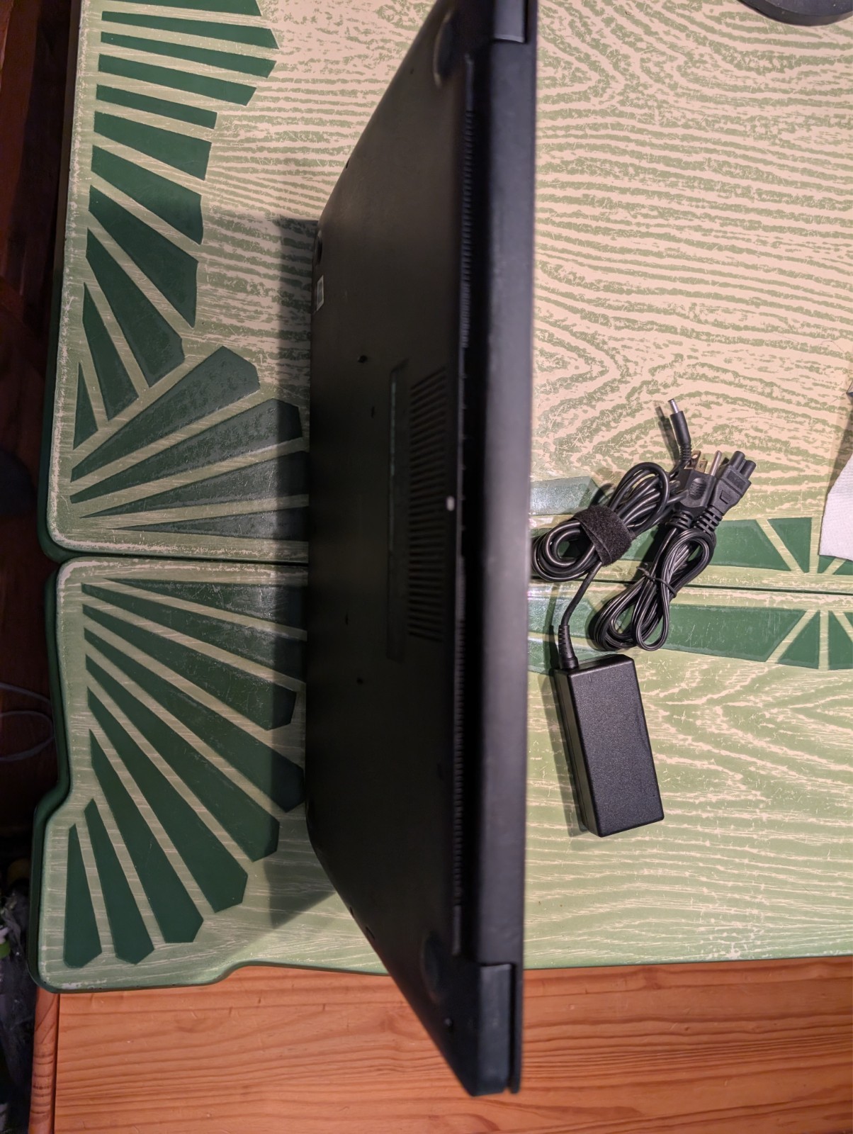 Dell Latitude 3590 Laptop, i5-8250U, 8GB DDR4. 256 GB NVMe, Wifi + BT, Win11 Pro
