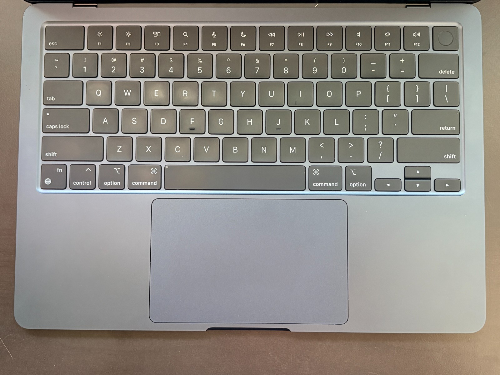 Apple MacBook Air M2 2022 A2681 8GB RAM 256GB SSD 42 Cycles – Box & Pwr Adptr