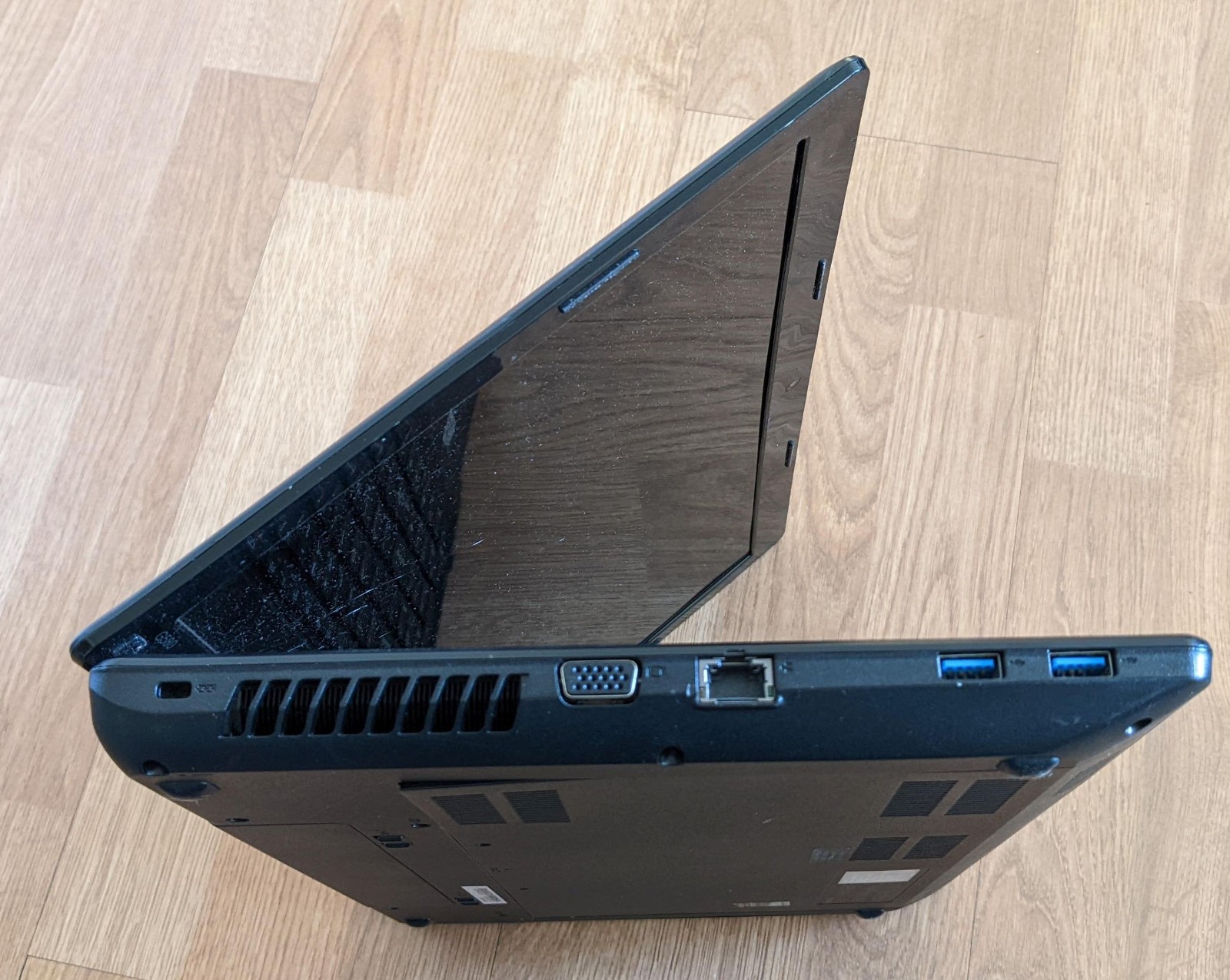 BROKEN SCREEN – Lenovo G580 15.6″ Intel Pentium Processor | For Parts